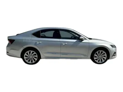 SREBRNY HATCHBACK SKODA OCTAVIA z 2023 r., BENZYNA, skrzynia biegów AUTOMATYCZNA 190KM, zdjęcie 13 z 19