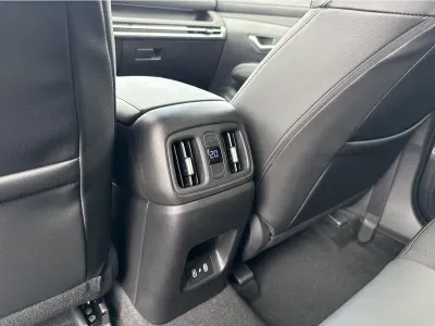 BIAŁY SUV HYUNDAI TUCSON z 2026 r., BENZYNA, skrzynia biegów AUTOMATYCZNA 150KM, zdjęcie 10 z 17