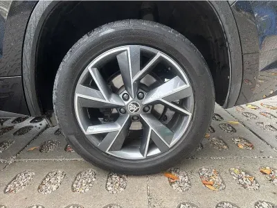 CZARNY SUV SKODA KODIAQ z 2022 r., BENZYNA, skrzynia biegów AUTOMATYCZNA 190KM, zdjęcie 14 z 19