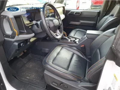 BIAŁY SUV FORD BRONCO z 2023 r., BENZYNA, skrzynia biegów AUTOMATYCZNA 246KM, zdjęcie 30 z 32
