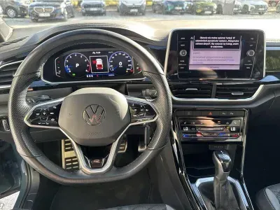 NIEBIESKI SUV VOLKSWAGEN T-ROC z 2022 r., BENZYNA, skrzynia biegów AUTOMATYCZNA 150KM, zdjęcie 6 z 19