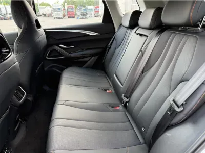BIAŁY SUV BYD SEALION5 DMI z 2026 r., HYBRYDA/BENZYNA, skrzynia biegów AUTOMATYCZNA 212KM, zdjęcie 2 z 6
