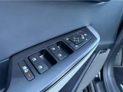 CZARNY SUV KIA EV6 z 2025 r., ELEKTRYCZNY, skrzynia biegów AUTOMATYCZNA 239KM, zdjęcie 37 z 38