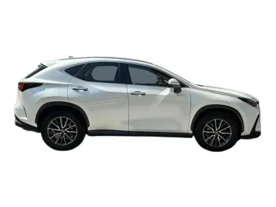 BIAŁY SUV LEXUS NX z 2022 r., HYBRYDA/BENZYNA, skrzynia biegów AUTOMATYCZNA 242KM, zdjęcie 3 z 19