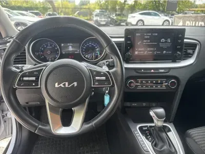 BIAŁY SUV KIA XCEED z 2023 r., BENZYNA, skrzynia biegów AUTOMATYCZNA 160KM, zdjęcie 15 z 19