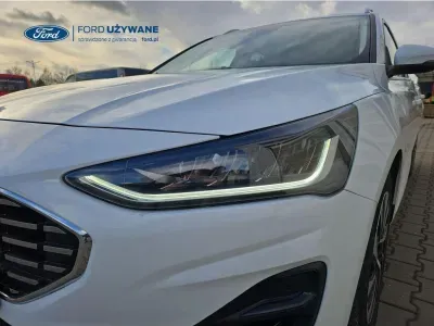 BIAŁY KOMBI FORD FOCUS z 2023 r., DIESEL, skrzynia biegów AUTOMATYCZNA 85KM, zdjęcie 9 z 10