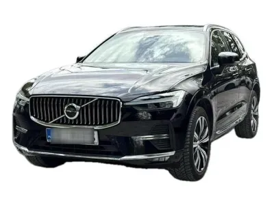 CZARNY SUV VOLVO XC60 z 2023 r., BENZYNA, skrzynia biegów AUTOMATYCZNA 300KM, zdjęcie główne