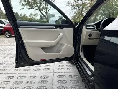 CZARNY KOMBI SKODA SUPERB z 2022 r., DIESEL, skrzynia biegów AUTOMATYCZNA 150KM, zdjęcie 5 z 19