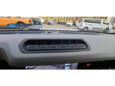 BIAŁY SUV FORD BRONCO z 2023 r., BENZYNA, skrzynia biegów AUTOMATYCZNA 246KM, zdjęcie 25 z 32
