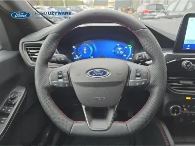 BIAŁY SUV FORD KUGA z 2022 r., HYBRYDA/BENZYNA, skrzynia biegów AUTOMATYCZNA 112KM, zdjęcie 24 z 28