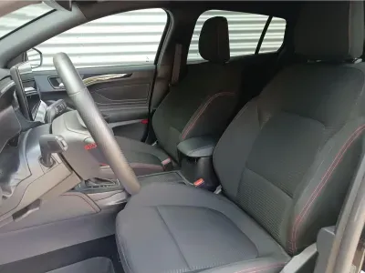 CZARNY KOMBI FORD FOCUS z 2025 r., HYBRYDA/BENZYNA, skrzynia biegów AUTOMATYCZNA 155KM, zdjęcie 13 z 16
