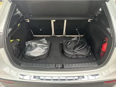 BIAŁY SUV MERCEDES GLA z 2023 r., HYBRYDA/BENZYNA, skrzynia biegów AUTOMATYCZNA 218KM, zdjęcie 11 z 18