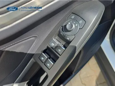 BIAŁY KOMBI FORD FOCUS z 2023 r., DIESEL, skrzynia biegów AUTOMATYCZNA 85KM, zdjęcie 21 z 26