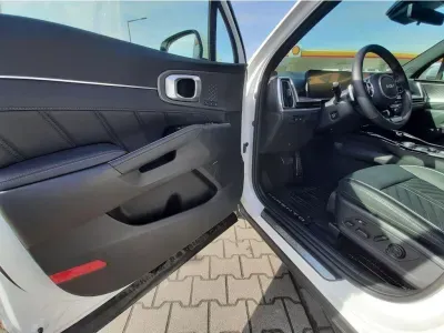 BIAŁY SUV KIA SORENTO z 2024 r., HYBRYDA/BENZYNA, skrzynia biegów AUTOMATYCZNA 159KM, zdjęcie 28 z 32