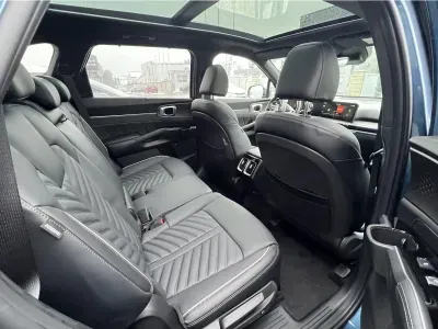 NIEBIESKI SUV KIA SORENTO IV z 2025 r., DIESEL, skrzynia biegów AUTOMATYCZNA 193KM, zdjęcie 12 z 15