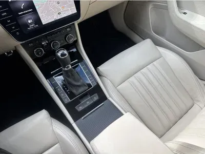 CZARNY KOMBI SKODA SUPERB z 2022 r., BENZYNA, skrzynia biegów AUTOMATYCZNA 190KM, zdjęcie 16 z 19