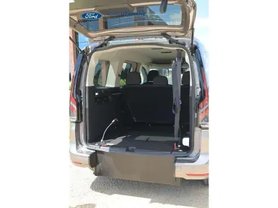 ZŁOTY VAN FORD TOURNEO CONNECT z 2026 r., DIESEL, skrzynia biegów AUTOMATYCZNA 90KM, zdjęcie 19 z 27