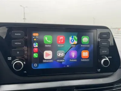 SZARY HATCHBACK HYUNDAI I20 z 2024 r., BENZYNA, skrzynia biegów MANUALNA 84KM, zdjęcie 2 z 7