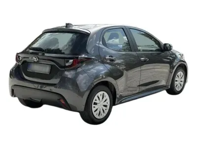 SZARY HATCHBACK TOYOTA YARIS z 2022 r., BENZYNA, skrzynia biegów MANUALNA 125KM, zdjęcie 8 z 19