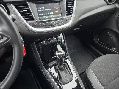 SZARY SUV OPEL GRANDLAND X z 2021 r., BENZYNA, skrzynia biegów AUTOMATYCZNA 130KM, zdjęcie 6 z 20