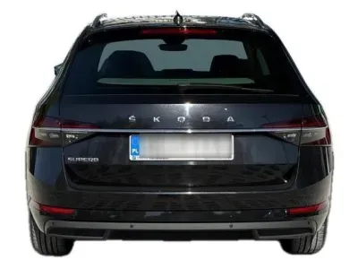 CZARNY KOMBI SKODA SUPERB z 2022 r., BENZYNA, skrzynia biegów AUTOMATYCZNA 190KM, zdjęcie 7 z 19