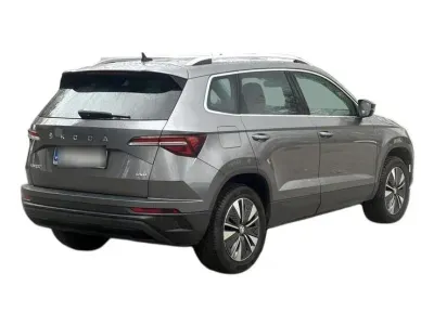 SZARY SUV SKODA KAROQ z 2023 r., DIESEL, skrzynia biegów AUTOMATYCZNA 150KM, zdjęcie 5 z 19