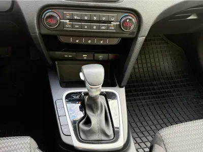 CZERWONY KOMBI KIA CEED z 2025 r., BENZYNA, skrzynia biegów AUTOMATYCZNA 140KM, zdjęcie 14 z 18