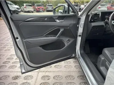 SREBRNY SUV VOLKSWAGEN TIGUAN z 2024 r., BENZYNA, skrzynia biegów AUTOMATYCZNA 131KM, zdjęcie 10 z 19