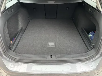 SREBRNY KOMBI VOLKSWAGEN PASSAT z 2023 r., BENZYNA, skrzynia biegów AUTOMATYCZNA 150KM, zdjęcie 11 z 19