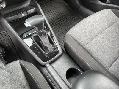 CZARNY SUV KIA STONIC z 2024 r., BENZYNA, skrzynia biegów AUTOMATYCZNA 101KM, zdjęcie 6 z 19