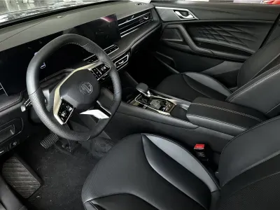 SREBRNY SUV MG HS `25 HEV z 2026 r., HYBRYDA/BENZYNA, skrzynia biegów AUTOMATYCZNA 224KM, zdjęcie 5 z 11