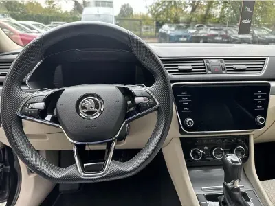 CZARNY KOMBI SKODA SUPERB z 2022 r., DIESEL, skrzynia biegów AUTOMATYCZNA 150KM, zdjęcie 8 z 19