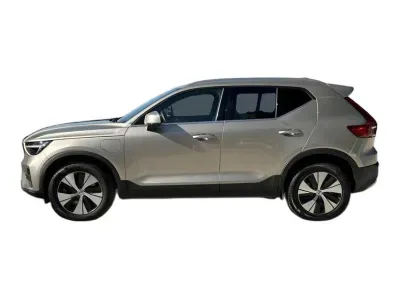 SREBRNY SUV VOLVO XC40 z 2023 r., HYBRYDA/BENZYNA, skrzynia biegów AUTOMATYCZNA 211KM, zdjęcie 4 z 19