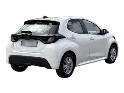 BIAŁY HATCHBACK TOYOTA YARIS z 2025 r., HYBRYDA/BENZYNA, skrzynia biegów AUTOMATYCZNA 116KM, zdjęcie 12 z 19