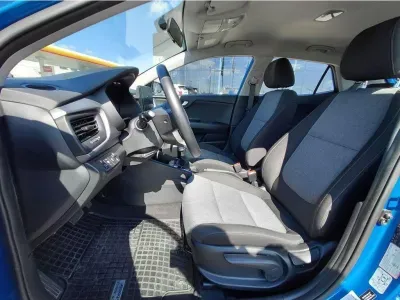 NIEBIESKI SUV KIA STONIC z 2023 r., BENZYNA, skrzynia biegów MANUALNA 75KM, zdjęcie 8 z 24