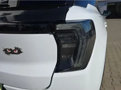 BIAŁY SUV FORD EXPLORER z 2024 r., ELEKTRYCZNY, skrzynia biegów AUTOMATYCZNA 210KM, zdjęcie 15 z 27