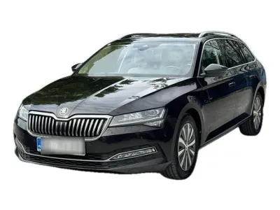 CZARNY KOMBI SKODA SUPERB z 2022 r., DIESEL, skrzynia biegów AUTOMATYCZNA 150KM, zdjęcie główne