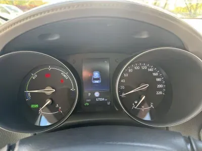ZIELONY SUV TOYOTA C-HR z 2022 r., HYBRYDA/BENZYNA, skrzynia biegów AUTOMATYCZNA 122KM, zdjęcie 5 z 19