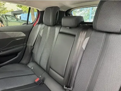 CZERWONY HATCHBACK PEUGEOT 308 z 2023 r., BENZYNA, skrzynia biegów AUTOMATYCZNA 131KM, zdjęcie 4 z 18