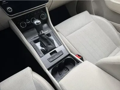 CZARNY KOMBI SKODA SUPERB z 2022 r., DIESEL, skrzynia biegów AUTOMATYCZNA 150KM, zdjęcie 17 z 19