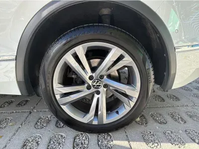 BIAŁY SUV VOLKSWAGEN TIGUAN z 2022 r., DIESEL, skrzynia biegów AUTOMATYCZNA 200KM, zdjęcie 7 z 19