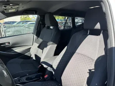 BIAŁY KOMBI TOYOTA COROLLA z 2023 r., HYBRYDA/BENZYNA, skrzynia biegów AUTOMATYCZNA 140KM, zdjęcie 7 z 19