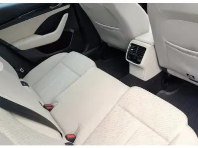 NIEBIESKI SEDAN SKODA OCTAVIA LIM. z 2021 r., BENZYNA, skrzynia biegów MANUALNA 150KM, zdjęcie 8 z 14