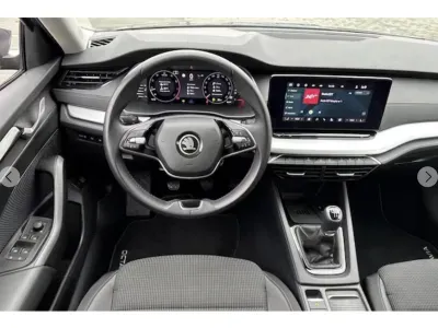 SZARY KOMBI SKODA OCTAVIA COMBI z 2024 r., BENZYNA, skrzynia biegów MANUALNA 150KM, zdjęcie 13 z 18