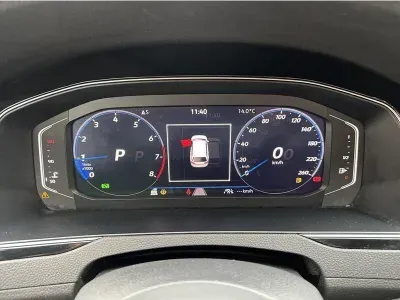 SZARY KOMBI VOLKSWAGEN PASSAT z 2023 r., BENZYNA, skrzynia biegów AUTOMATYCZNA 150KM, zdjęcie 13 z 19
