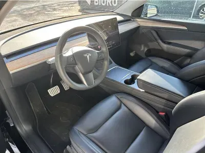CZARNY SUV TESLA MODEL Y z 2023 r., ELEKTRYCZNY, skrzynia biegów AUTOMATYCZNA 534KM, zdjęcie 13 z 17