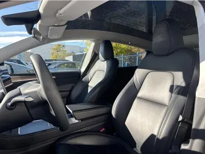 CZARNY SUV TESLA MODEL Y z 2023 r., ELEKTRYCZNY, skrzynia biegów AUTOMATYCZNA 534KM, zdjęcie 7 z 17