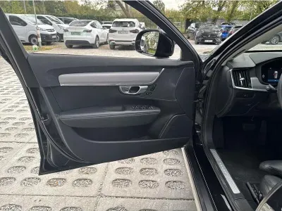 CZARNY KOMBI VOLVO V90 CROSS COUNTRY z 2023 r., DIESEL, skrzynia biegów AUTOMATYCZNA 197KM, zdjęcie 2 z 19