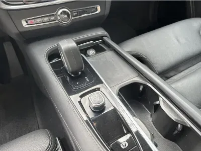 CZARNY KOMBI VOLVO V90 CROSS COUNTRY z 2023 r., DIESEL, skrzynia biegów AUTOMATYCZNA 197KM, zdjęcie 11 z 19
