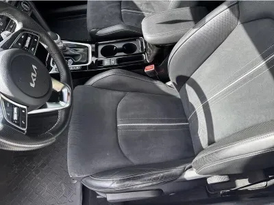 BIAŁY KOMBI KIA PROCEED z 2023 r., BENZYNA, skrzynia biegów AUTOMATYCZNA 160KM, zdjęcie 14 z 19